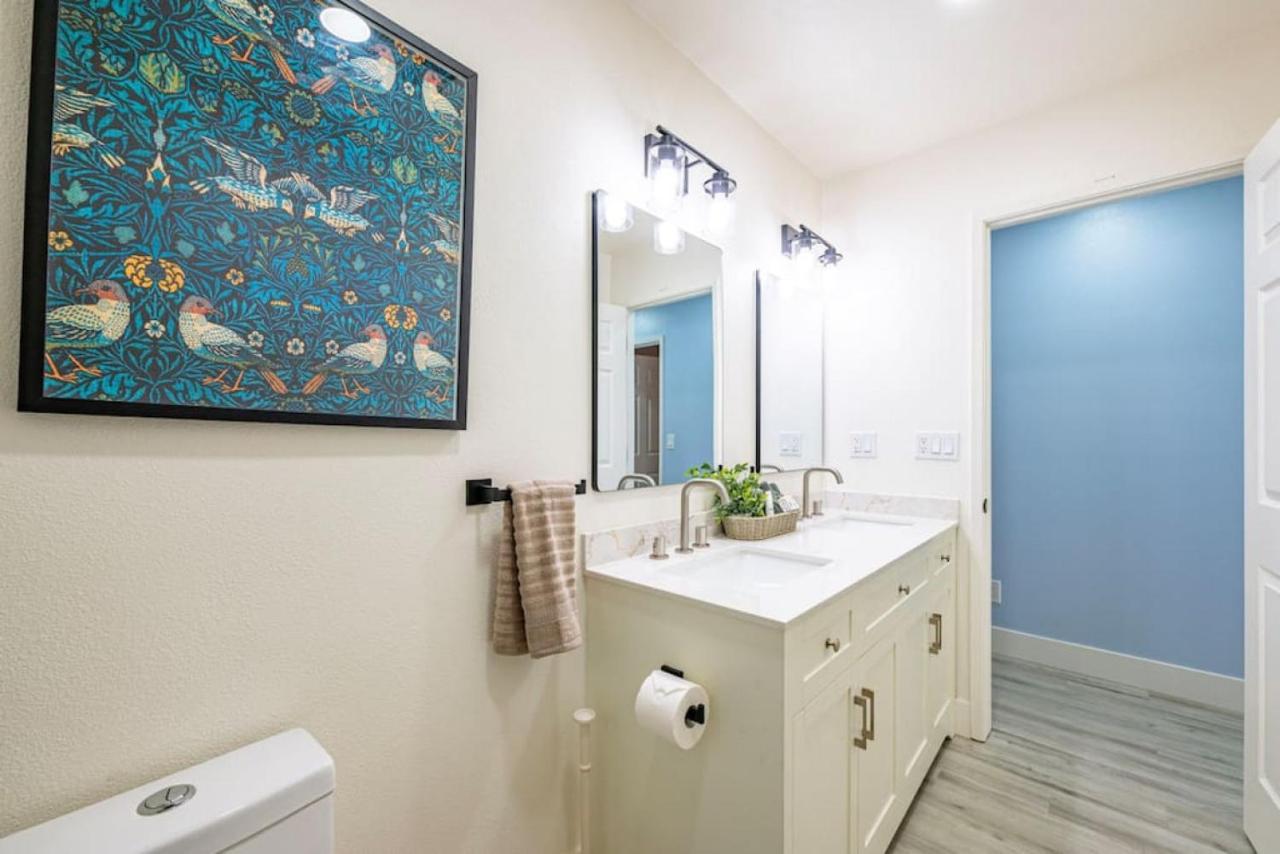 Wooded Hills Mountain With Hot Tub, Jacuzzi, Game Room, Pool Table Country house Oakhurst