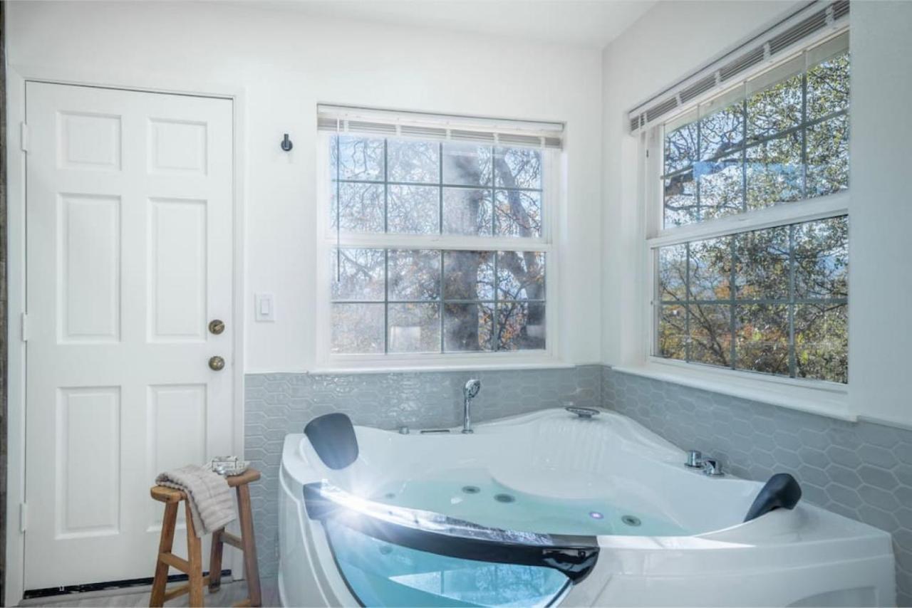Wooded Hills Mountain With Hot Tub, Jacuzzi, Game Room, Pool Table Oakhurst