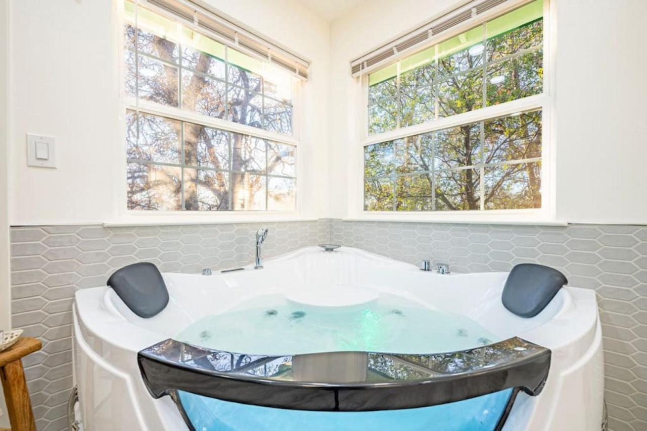Wooded Hills Mountain With Hot Tub, Jacuzzi, Game Room, Pool Table