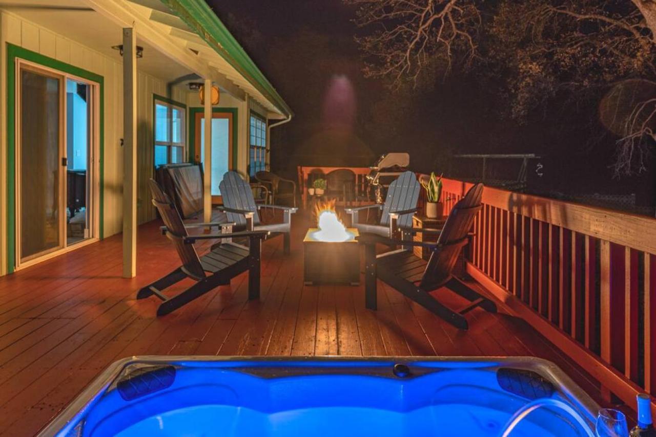 Wooded Hills Mountain With Hot Tub, Jacuzzi, Game Room, Pool Table Country house