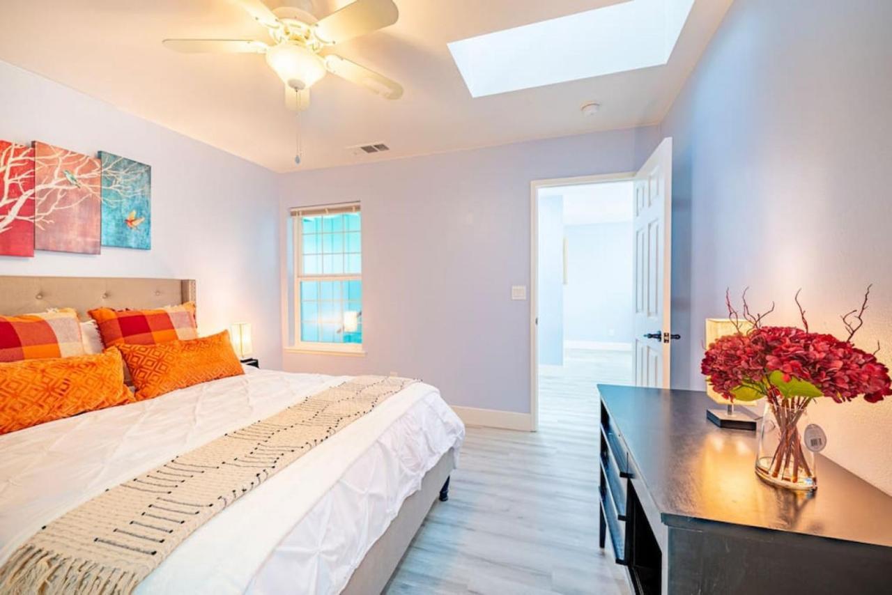 Wooded Hills Mountain With Hot Tub, Jacuzzi, Game Room, Pool Table Country house Oakhurst