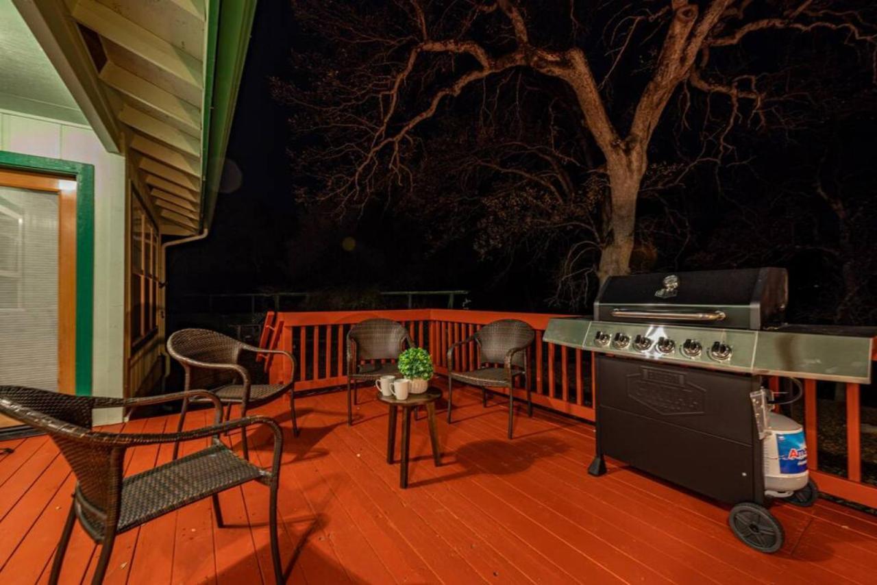 Wooded Hills Mountain With Hot Tub, Jacuzzi, Game Room, Pool Table Country house Oakhurst